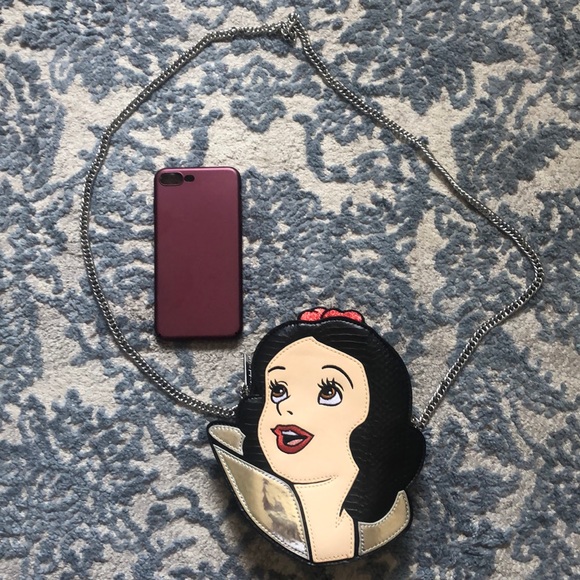 Danielle Nicole Disney Snow White And The Seven Dwarfs Snow White Crossbody Bag - Picture 3 of 5